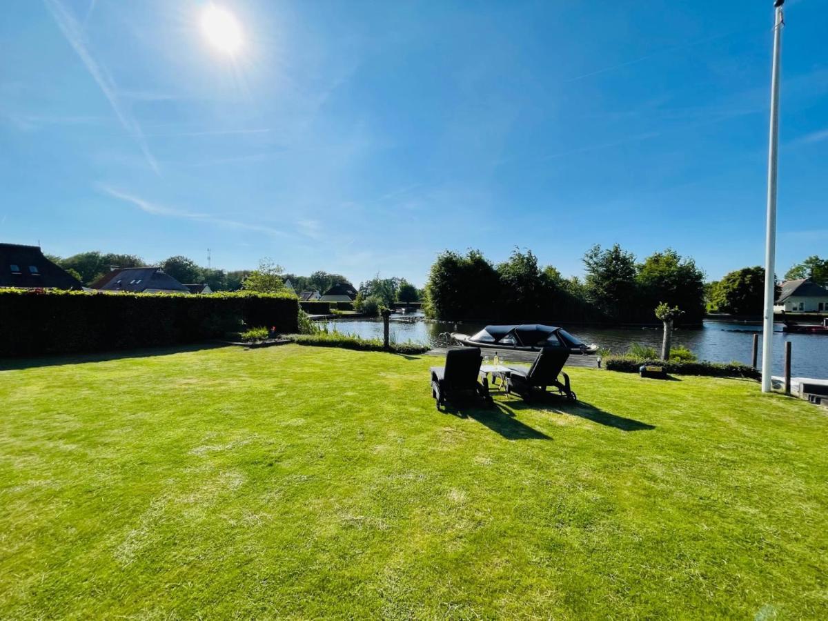 Vakantiehuis Aan Het Water In Friesland Sint Nicolaasga Dış mekan fotoğraf